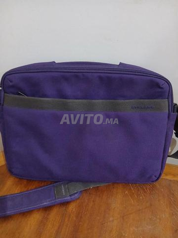 Sacoche pour ordinateur portable de couleur violette
