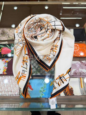 Foulard De Luxe Hermès en Soie HR7540 - 2