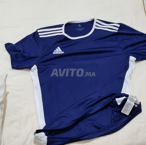Chemise Adidas taille L propre à Meknès - 2