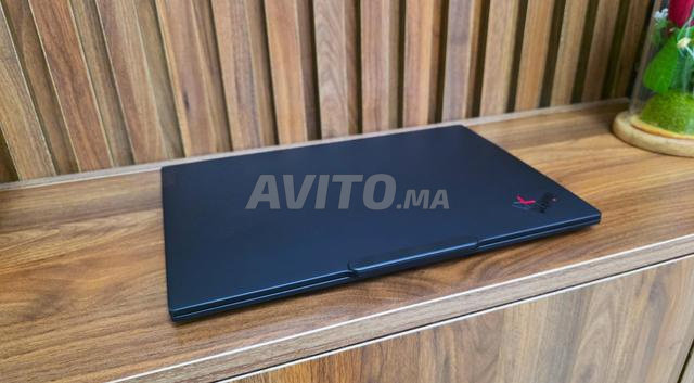 Lenovo X1 Carbon Ultra 7 16GB RAM 1TB SSD - 2