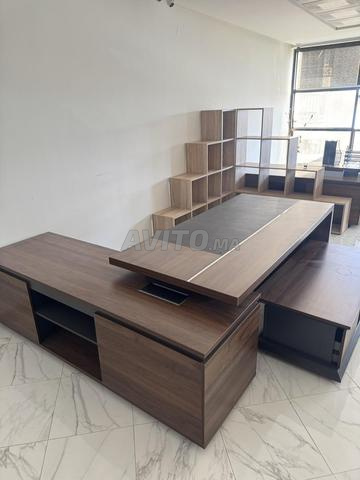 Bureau luxueux à vendre en bon état.
