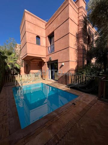 À Vendre – Magnifique Villa avec Piscine à Marrakech
