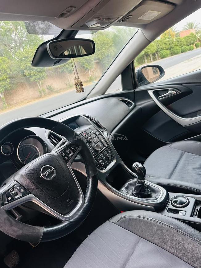 Opel Astra 2012 vraiment neuf