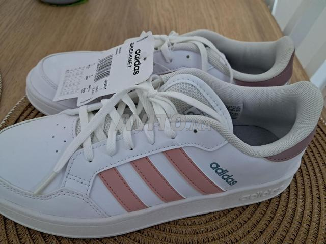 حذاء رياضي ADIDAS للنساء