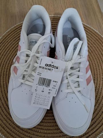 حذاء رياضي ADIDAS للنساء - 2