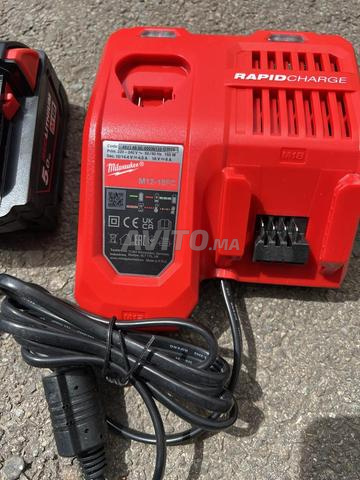 Chargeur et batterie Milwaukee - 2