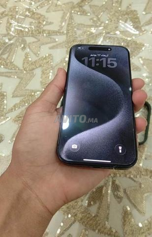 IPHONE 15 PRO EN BON ÉTAT - 2