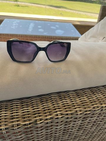 Lunettes de soleil noires tendance