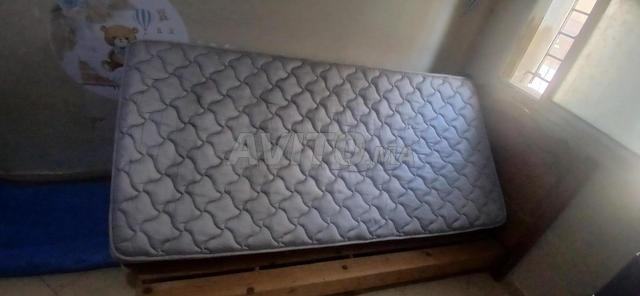 مرتبة وستائر وإطارها