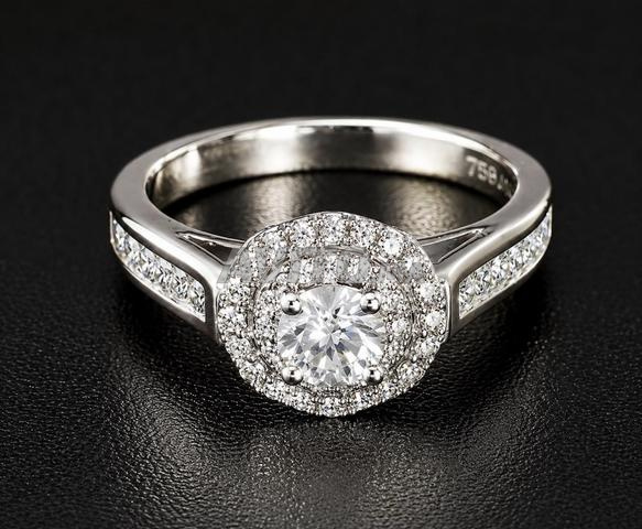 Bague en or blanc avec diamants naturels