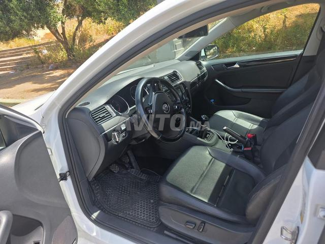 Voiture Jetta modèle 2018, voiture quasi neuve - 2