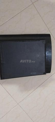 PS3 avec 1 manette et les câbles