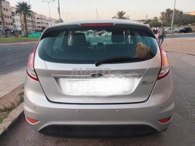 Ford fiesta diesel modèle 2015 - 2