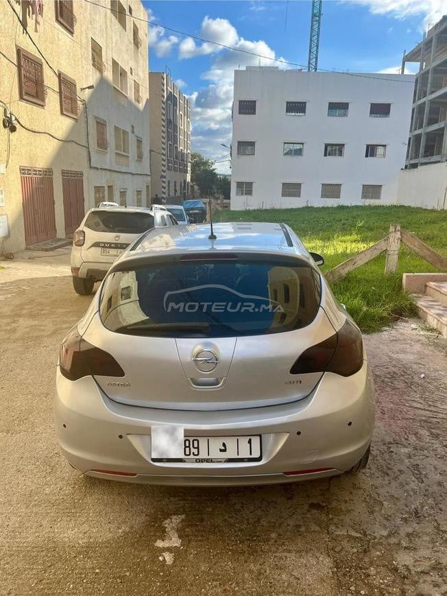 Opel Astra Diesel Manuelle 2011 à Tanger
