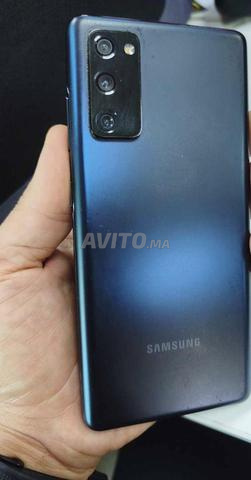 Samsung Galaxy S20 FE rayé mais fonctionne bien - 2