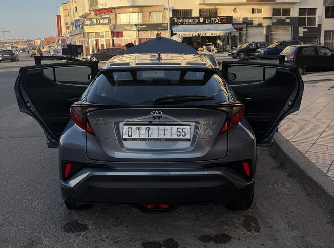 Toyota C-HR hybride 2023 en excellent état,