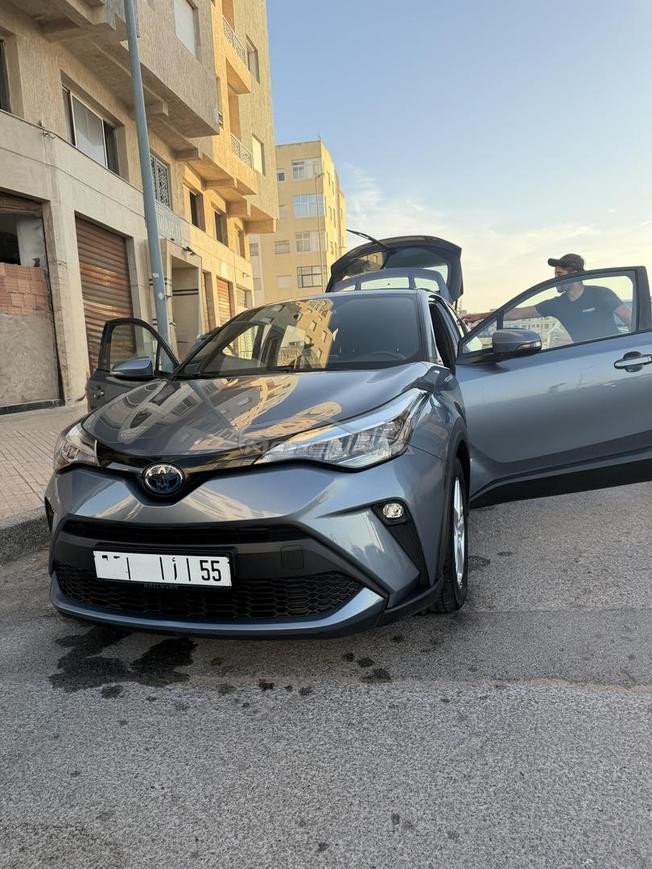 Toyota C-HR hybride 2023 en excellent état,