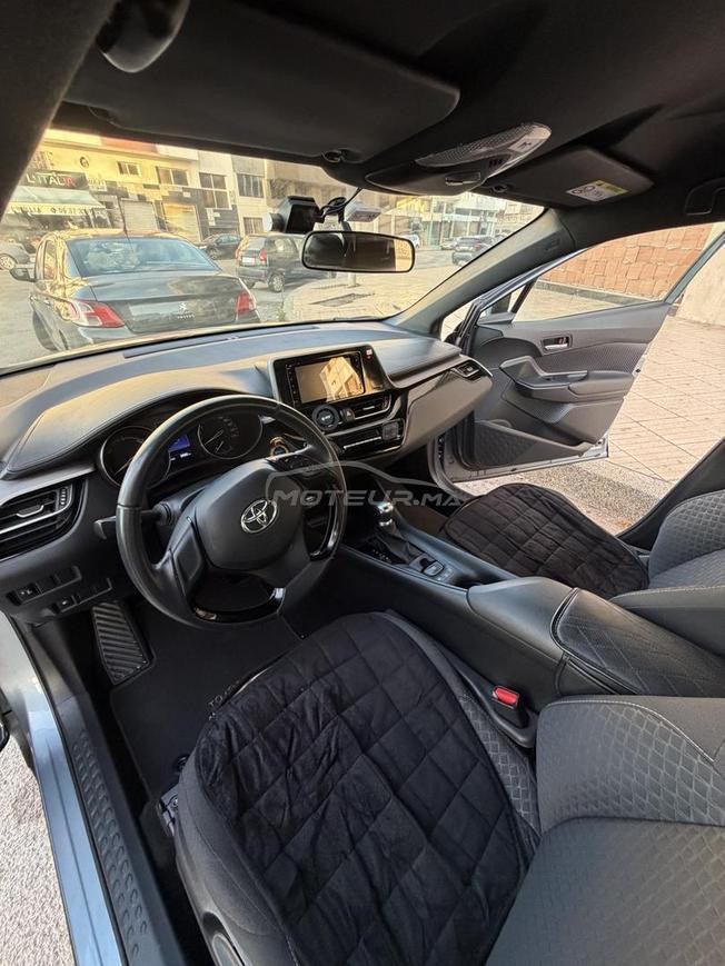 Toyota C-HR hybride 2023 en excellent état,