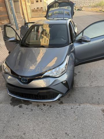 Toyota C-HR hybride 2023 en excellent état