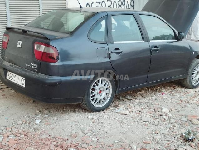 Voiture en bon état, moteur bien - 2