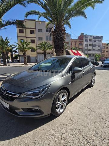 Opel Astra 2019 Automatique - 2