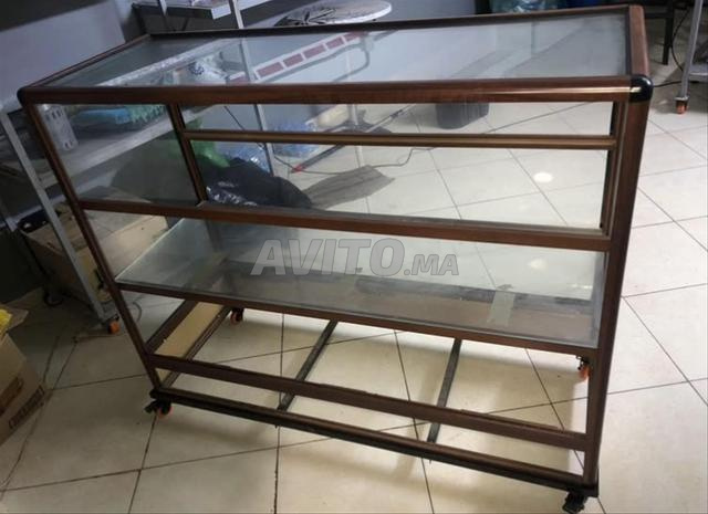 Vitrine en aluminium avec roulettes - 2