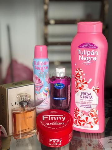 Ensemble de nouveaux produits de soins à vendre