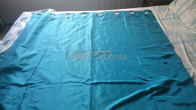 Rideau bleu lagon en satin