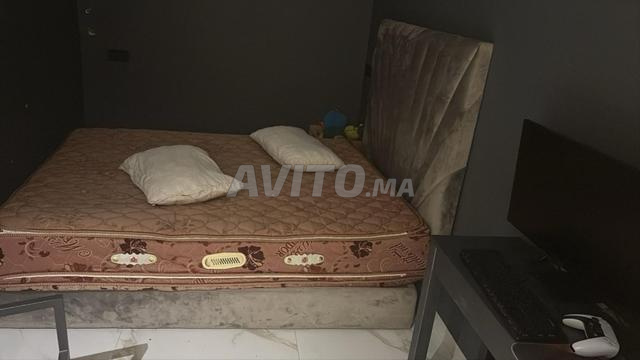 Lit avec matelas - 2