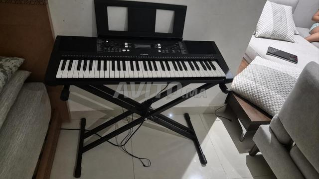 Clavier Yamaha PSR-E363 61 touches avec support - 2