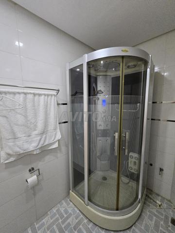 Cabine de douche moderne et luxueuse - 2