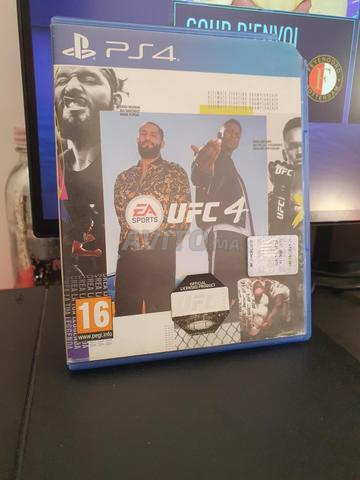 Jeu UFC 4 pour PS4, impeccable - 2