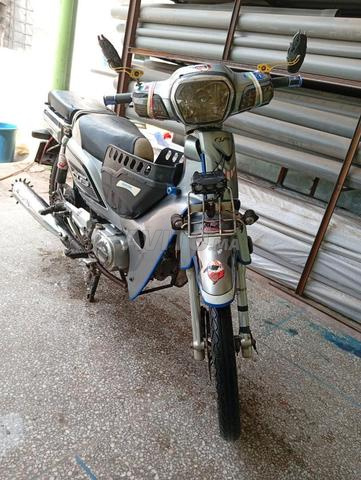 Vélo à côté des taxis - 2