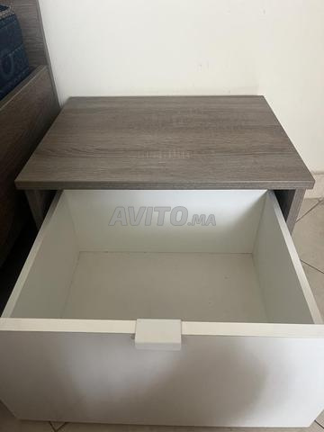 Lit avec matelas et table de nuit à vendre - 2