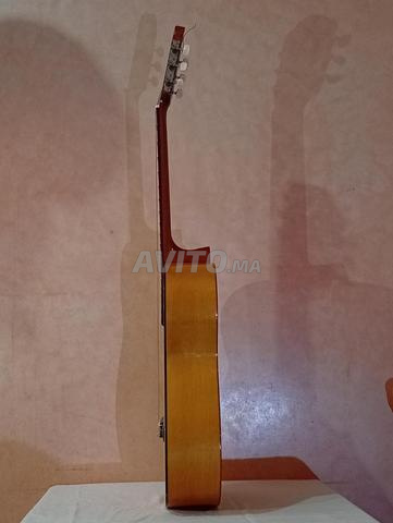جيتار بحالة ممتازة للبيع - 2