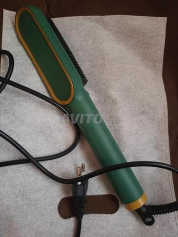 Peigne chauffant pour coiffer et lisser les cheveux - 2