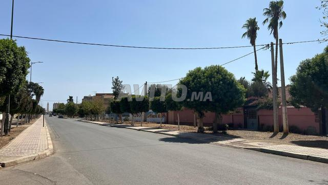 Villa sur terrain de 620 m² propice au redéveloppement R4