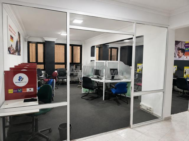 Plateau de bureaux de 140 m², bien équipé, à louer