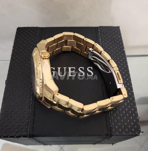 ساعة Guess للنساء بحالة جيدة - 2