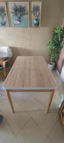 Table en très bon état dimensions 1,34 sur 77