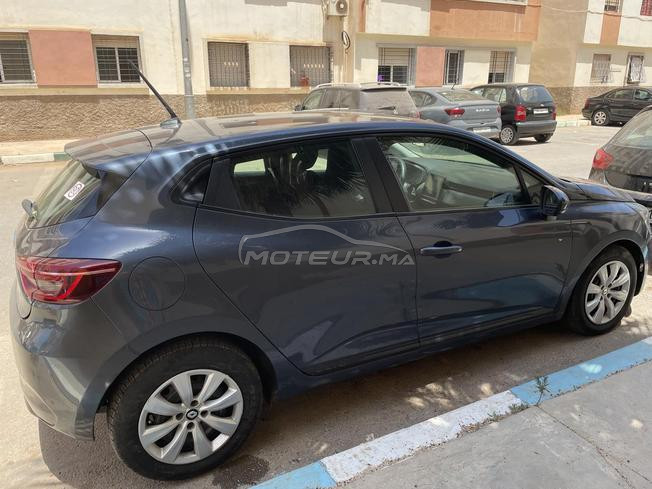 Renault clio 5 en très bon état diesel 2021