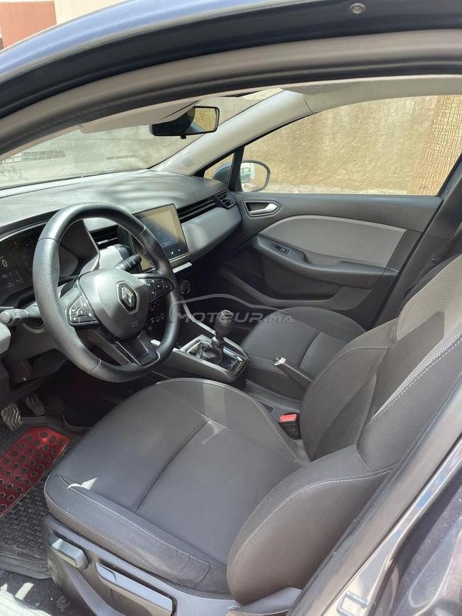 Renault clio 5 en très bon état diesel 2021