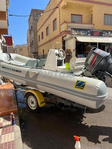 زودياك باقية جديدة فيها موتور 50 - 2