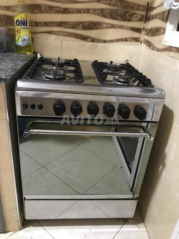Cuisinière four 4 feux en bon état, idéale pour cuire du pain