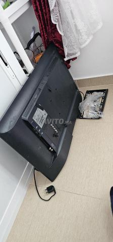 تلفزيون سامسونج 34 بوصة بحالة ممتازة مع حامل - 2