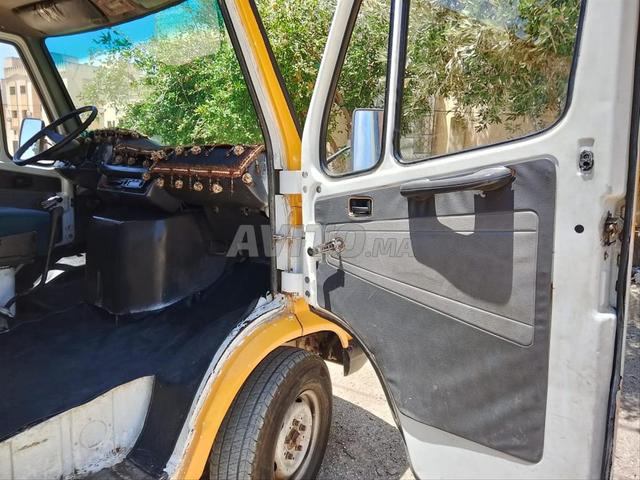 Mercedes-Benz 208 1993 photo 5