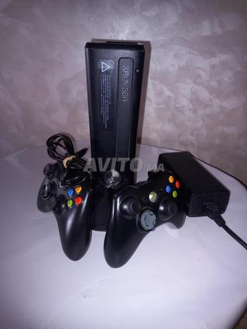 Xbox 360 avec 2 Manettes et 26 Jeux 800 DH