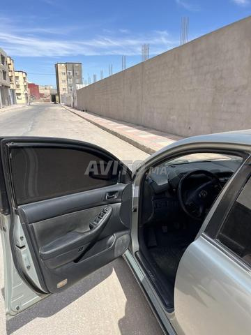 Toyota Avensis 2005 essence à vendre - 2