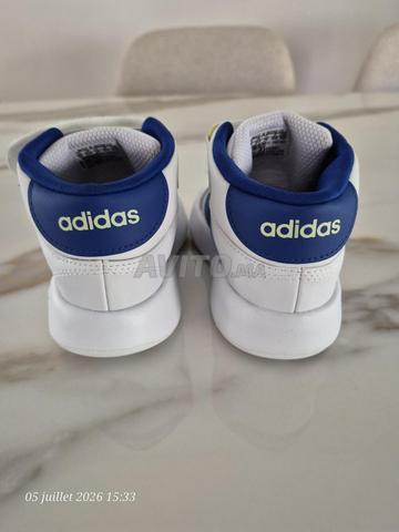 Chaussures Adidas pour garçon, pointure 26