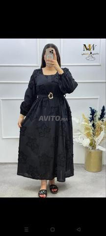 Robe brodée avec doublure et ceinture - 2
